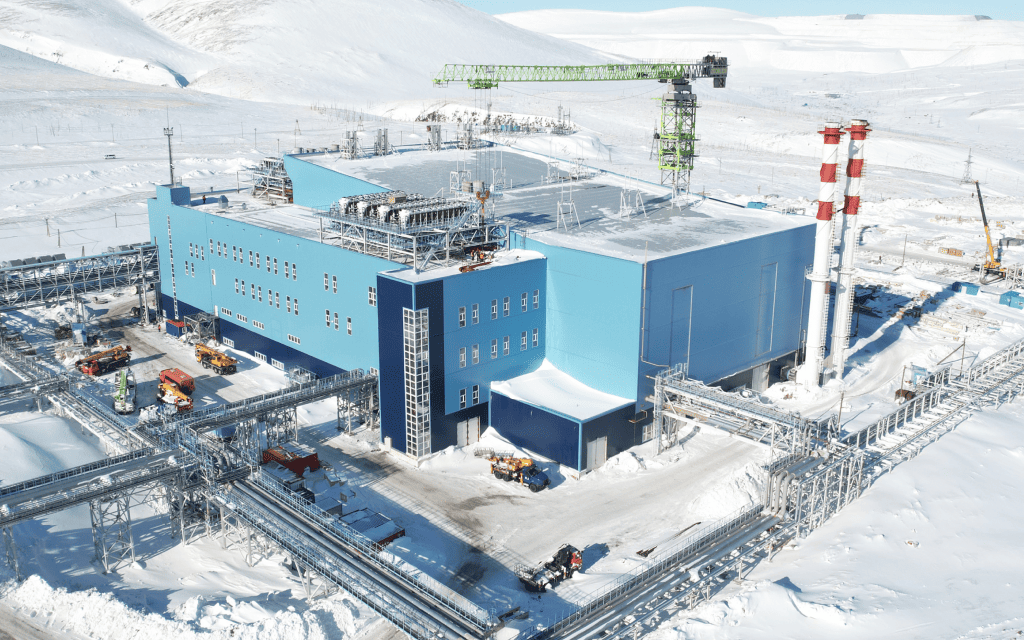 Выработка электрической и тепловой энергий для нужд Черногорского ГОКа будет осуществляться от ТЭЦ. Генерировать энергию начнут 24 газопоршневых агрегата. Мощность ТЭЦ — 90 МВт.